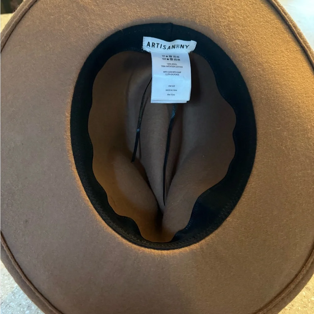Artisan elegant tan